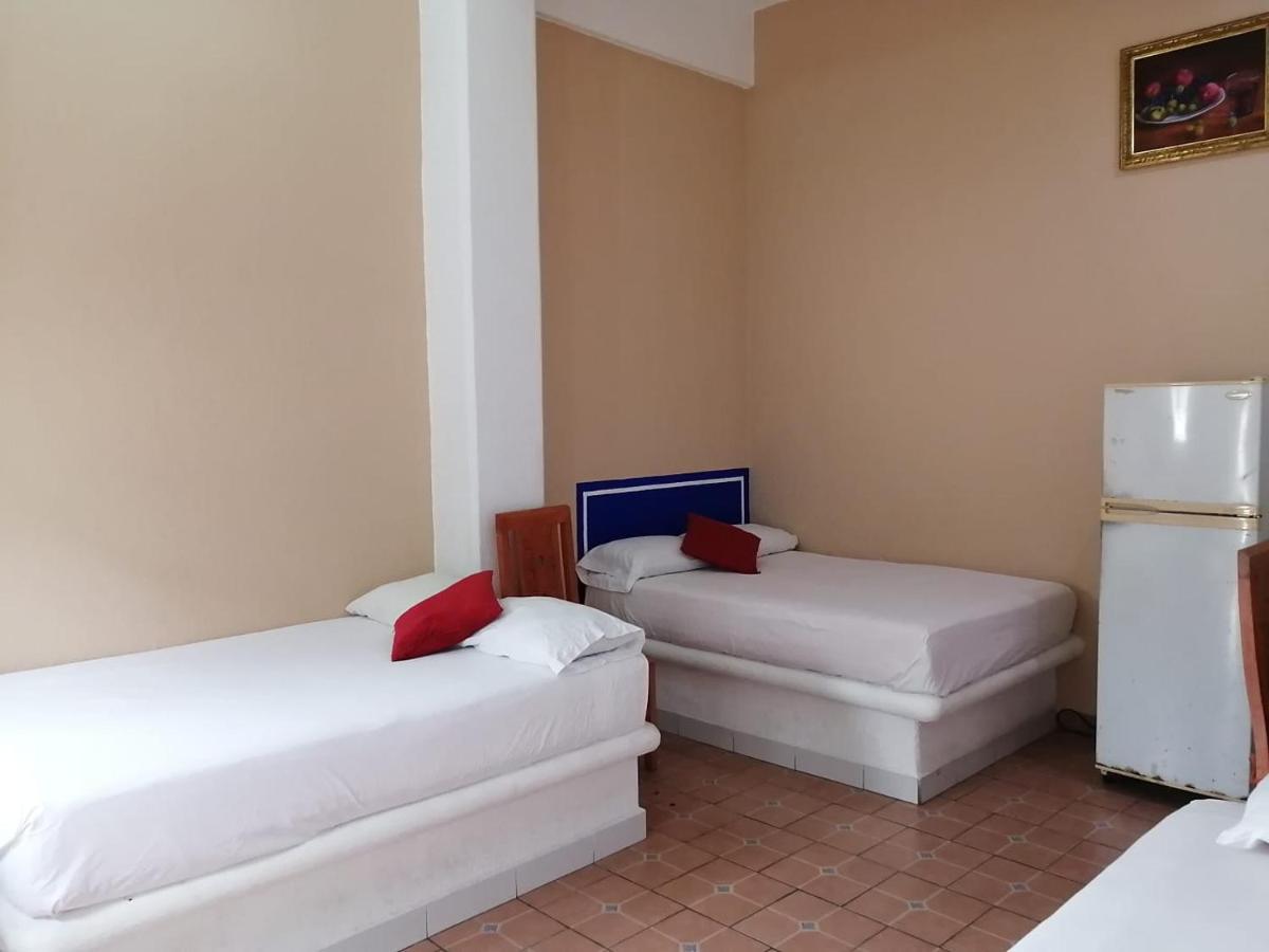 Hotel Isis ซีฮัวตาเนโค ภายนอก รูปภาพ